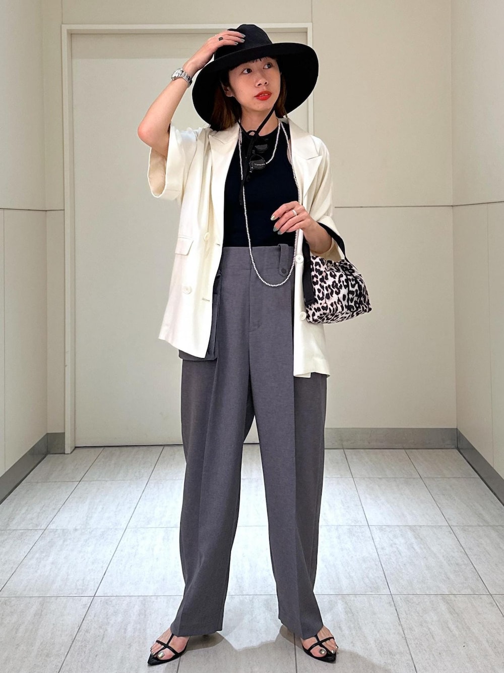 「LACK OF COLOUR、ラックオブカラー、GANNI、ガニー、ジャケット、ハット、帽子、ADAM ET ROPÉ、FEMME、高身長、骨格ウェーブ、ブルべ、カジュアル、大人カジュアル、モード」｜「MILLERの【Miller for ADAM ET ROPE'】Cup付アメリカンスリーブタンクトップ（タンクトップ、ブラック系）」を使った、adamosariさん（レディース・165cm）の春コーディネートの1枚目の写真