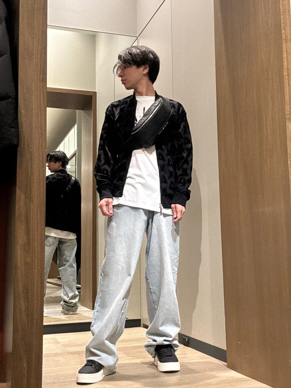 「アルマーニエクスチェンジ、AXchanger、AXchange、ARMANIEXCHANGE」｜「ARMANI EXCHANGEの【A|X アルマーニ エクスチェンジ】ライトソール　レースアップスニーカー（スニーカー、ブラック系）」を使った、SHOさん（メンズ・164cm）の秋コーディネートの1枚目の写真