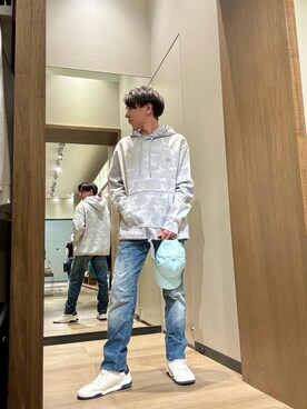 「ARMANI EXCHANGE（アルマーニエクスチェンジ）のアイテム（パーカー）」を使った、SHOさん（メンズ・164cm）の春コーディネート