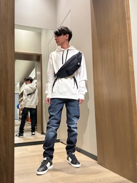 「ARMANI EXCHANGE（アルマーニエクスチェンジ）のアイテム（パーカー）」を使った、SHOさん（メンズ・164cm）の春コーディネート