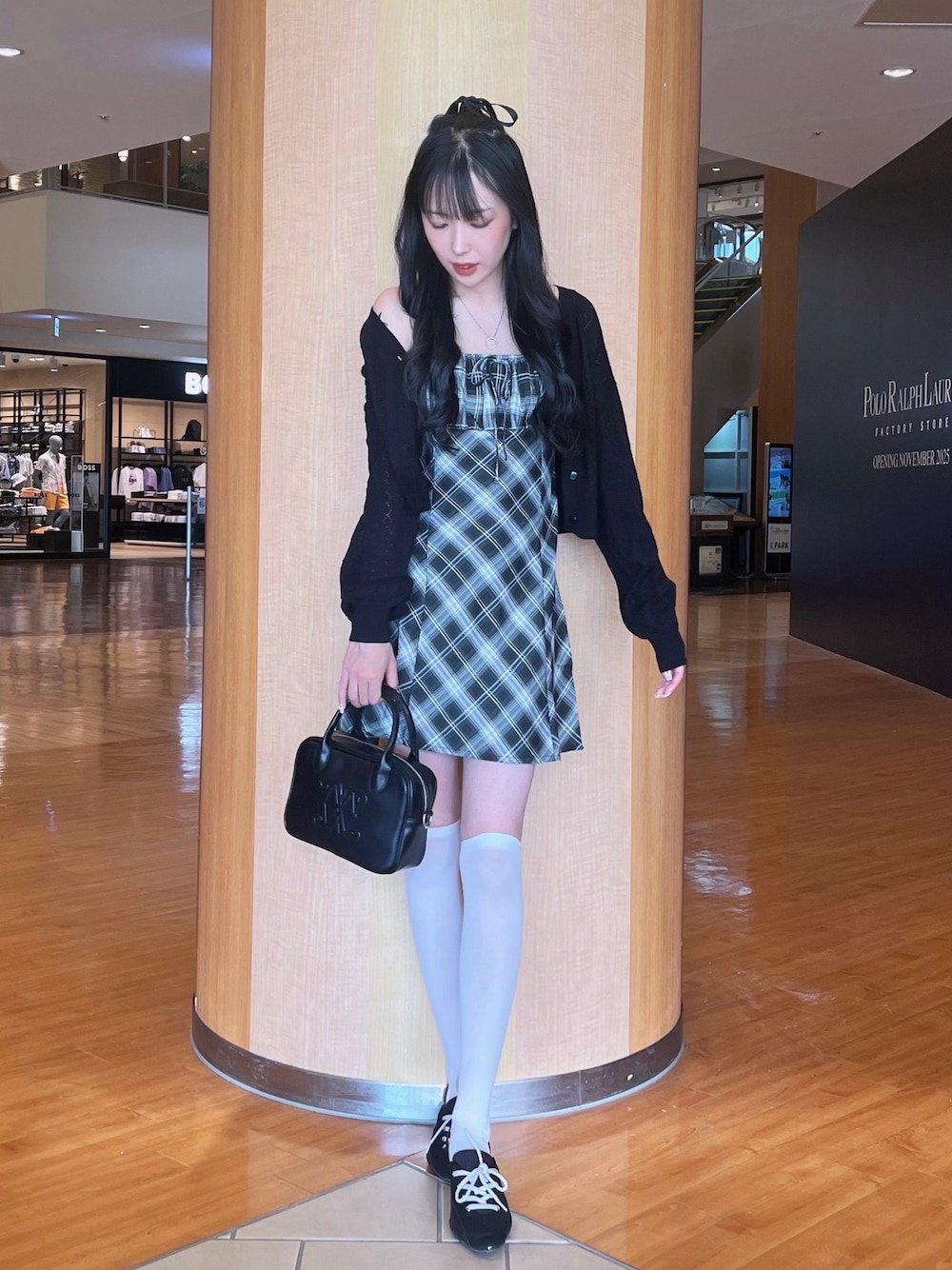 「チェック、チェック柄、チェック柄に恋してる、チェックワンピース、キャミワンピース、キャミワンピ、韓国ファッション、韓国系、カーディガン、カーディガンコーデ、トレンド、ootd、INGNI、INGNIコーデ、高身長女子」｜「INGNIのチェック柄ミニキャミワンピース（ワンピース、ブラック系）」を使った、のんさん（骨格ウェーブ・レディース・164cm）の夏コーディネートの1枚目の写真