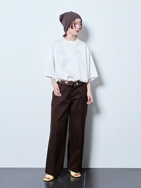 「Dickies（ディッキーズ）のDICKIES 別注 EISEN SETパンツ（チノパンツ、ブラウン系）」を使った、YAMASHITAさん（レディース・156cm）の夏コーディネート