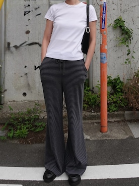 「EMODA（エモダ）のルーズリラックスパンツ（その他パンツ、グレー系）」を使った、内藤和香さん（レディース・169cm）の夏コーディネート