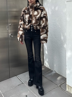 「EMODA（エモダ）のアイテム（デニムパンツ）」を使った、内藤和香さん（レディース・169cm）の秋コーディネート