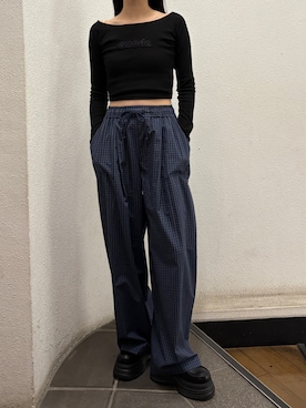 「EMODA（エモダ）のワイドルーズパンツ（その他パンツ、ブルー系）」を使った、内藤和香さん（レディース・169cm）の春コーディネート