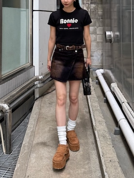 「EMODA（エモダ）のフロッキーデニムラップスカート（スカート、ブラウン系）」を使った、内藤和香さん（レディース・169cm）の夏コーディネート