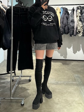 「EMODA（エモダ）のアイテム（スウェット）」を使った、内藤和香さん（レディース・169cm）の冬コーディネート