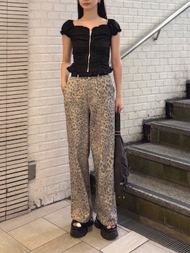 「EMODA（エモダ）のオーバーテープスニーカー（Sandals、ブラック系）」を使った、内藤和香さん（レディース・169cm）の夏コーディネート
