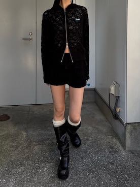 「EMODA（エモダ）のシアーニットフーディ（パーカー、ブラック系）」を使った、内藤和香さん（レディース・169cm）の春コーディネート