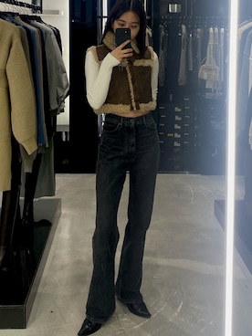 「EMODA（エモダ）のアイテム（ベスト）」を使った、内藤和香さん（レディース・169cm）の秋コーディネート