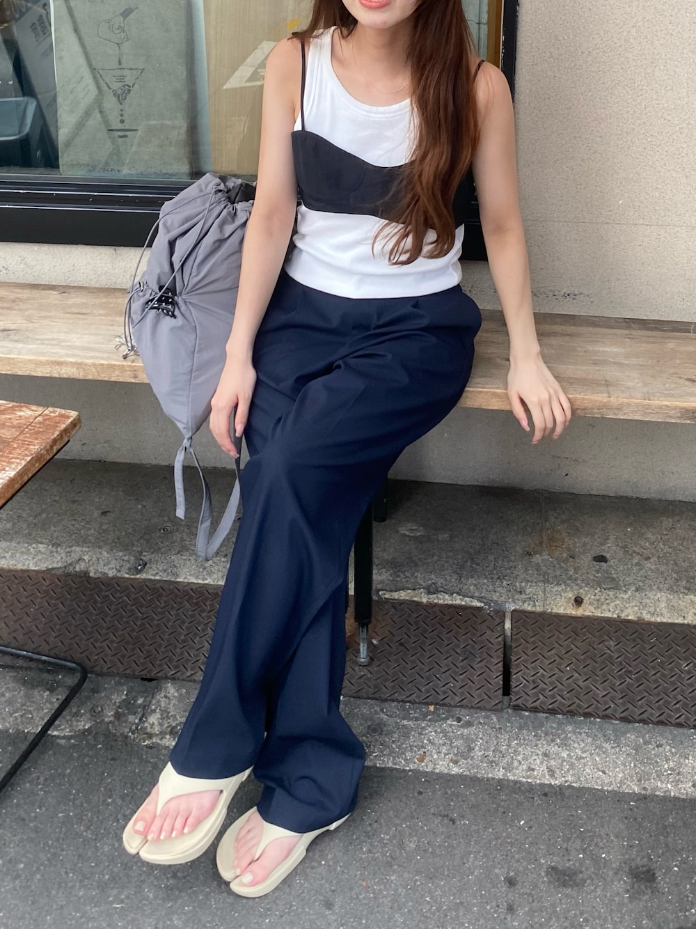 「アツいコーデ全部見せ、お出かけコーデ、シンプルスタイル、オトナカジュアル、低身長女子、レイヤード、スラックス、ユニクロコーデ、ユニクロ、アメスリ」｜「UNIQLOのアイテム（キャミソール、ホワイト系）」を使った、Rさん（骨格ウェーブ・レディース・153cm）の夏コーディネートの1枚目の写真