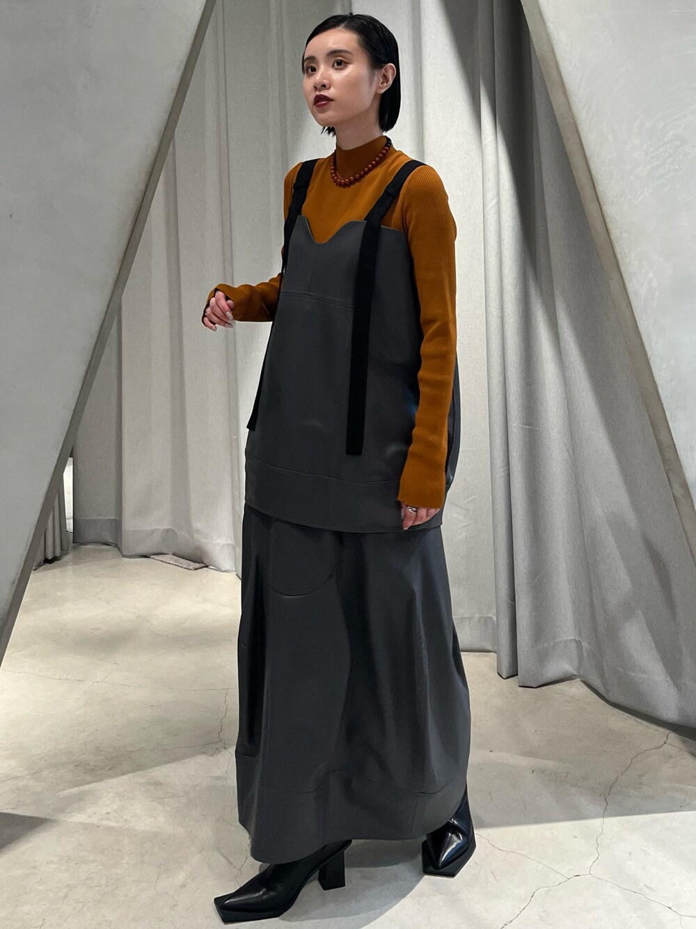UN3D フェイクレザーコクーンロングキャミ UN3D.（アンスリード）の「FAKE LEATHER COCOON LONG CAMI / フェイク