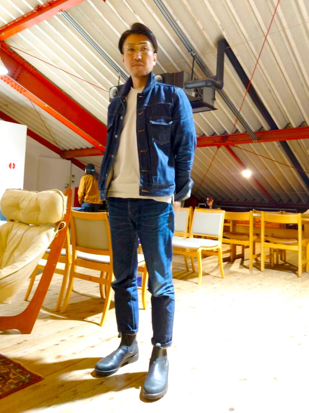「APCのアイテム（デニムジャケット、ブルー系）」を使った、cosmicvibesさん（メンズ・177cm）の冬コーディネートの1枚目の写真