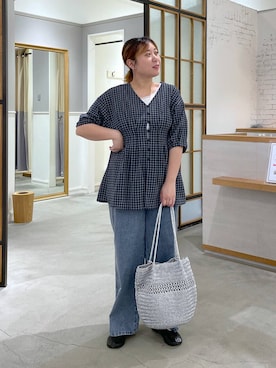 「LEPSIM（レプシィム）のスースーデニムストレートパンツ　637621（デニムパンツ、ブルー系）」を使った、ありぺいさん（レディース・157cm）の春コーディネート