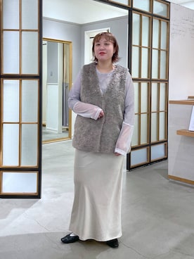 「LEPSIM（レプシィム）のストレッチサテンスカート　1049485（スカート、ホワイト系）」を使った、ありぺいさん（レディース・157cm）の秋コーディネート