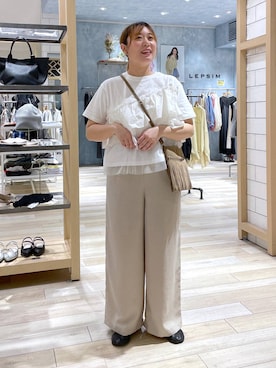 「LEPSIM（レプシィム）の《リネンライクドライシリーズ》切り替えパンツ　638925（その他パンツ、ベージュ系）」を使った、ありぺいさん（レディース・157cm）の春コーディネート