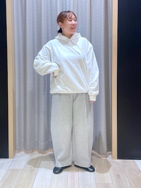 「アイテム（パーカー、ホワイト系）」を使った、ありぺいさん（レディース・157cm）の冬コーディネート