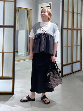 「LEPSIM（レプシィム）のストレッチサテンスカート　1049485（スカート、ブラック系）」を使った、ありぺいさん（レディース・157cm）の夏コーディネート