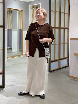 「LEPSIM（レプシィム）のストレッチサテンスカート　1049485（スカート、ホワイト系）」を使った、ありぺいさん（レディース・157cm）の夏コーディネート