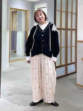 「LEPSIM（レプシィム）のマシュマロベロア刺繍パンツ　1047000（その他パンツ、ホワイト系）」を使った、ありぺいさん（レディース・157cm）の秋コーディネート