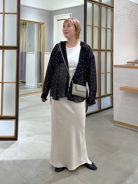 「LEPSIM（レプシィム）のストレッチサテンスカート　1049485（スカート、ホワイト系）」を使った、ありぺいさん（レディース・157cm）の夏コーディネート