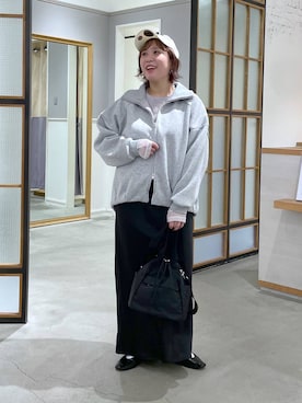 「LEPSIM（レプシィム）のストレッチサテンスカート　1049485（スカート、ブラック系）」を使った、ありぺいさん（レディース・157cm）の秋コーディネート
