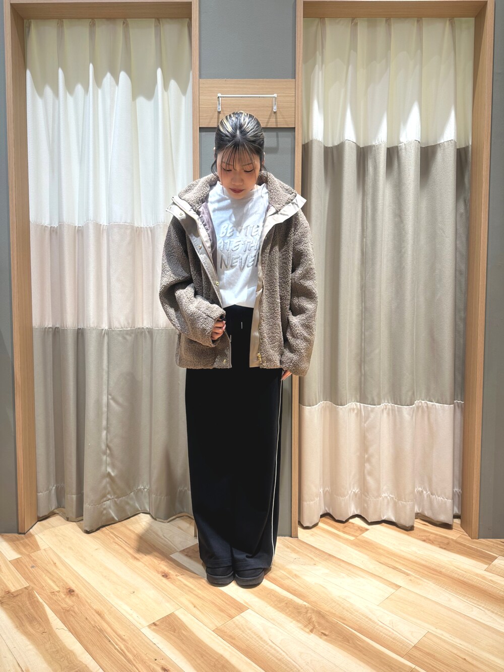 「冬、冬コーデ、低身長コーデ、おでかけコーデ、オトナカジュアル、大人女子、低身長女子、155cm、骨格ストレート、おしゃれさんと繋がりたい、Samansa Mos2 blue、サマンサモスモスブルー」｜「Samansa Mos2 blueの◎発泡プリントロゴロンT（Tシャツ/カットソー、ホワイト系）」を使った、るぴさん（レディース・155cm）の冬コーディネートの1枚目の写真