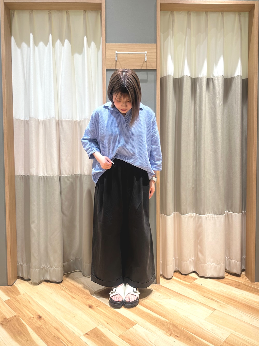 「春、春服、春コーデ、低身長、低身長コーデ、カジュアル、カジュアルコーデ、オトナ女子、お出かけコーデ、ワイドパンツ、サンダル、骨格ストレート、おしゃれさんと繋がりたい、Samansa Mos2、サマンサモスモス」｜「Samansa Mos2の後ろ釦スキッパー7分袖チュニック（シャツ/ブラウス、ブルー系）」を使った、るぴさん（レディース・155cm）の春コーディネートの1枚目の写真