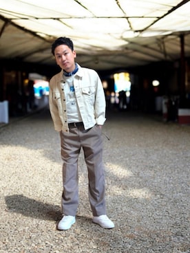 Levi'sのデニムジャケット（ホワイト系）を使ったメンズ人気