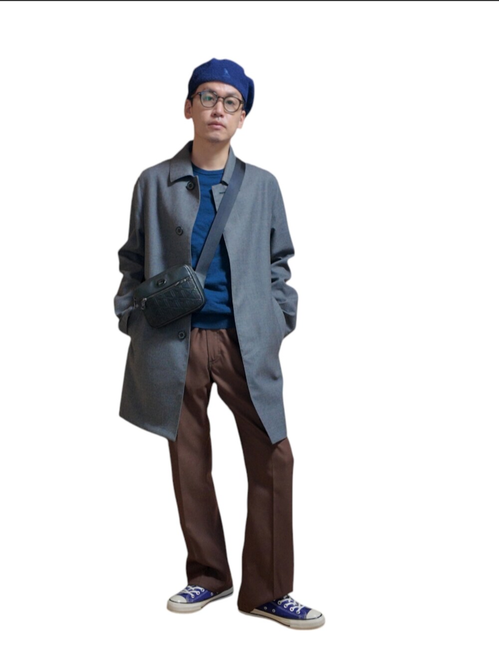 「おでかけコーデ、ステンカラーコート、メンズファッション、大人カジュアル、休日コーデ、今日のコーデ、秋コーデ、Traditional Weatherwear、ランチャーパンツ、カンゴール、ユニクロニット、セーター、スニーカー」｜「KANGOLのKANGOL BEAMS / キャスケット ネイビー　L（キャスケット、ブルー系）」を使った、九条∞(くじょうえいと)さん（メンズ・168cm）の秋コーディネートの1枚目の写真