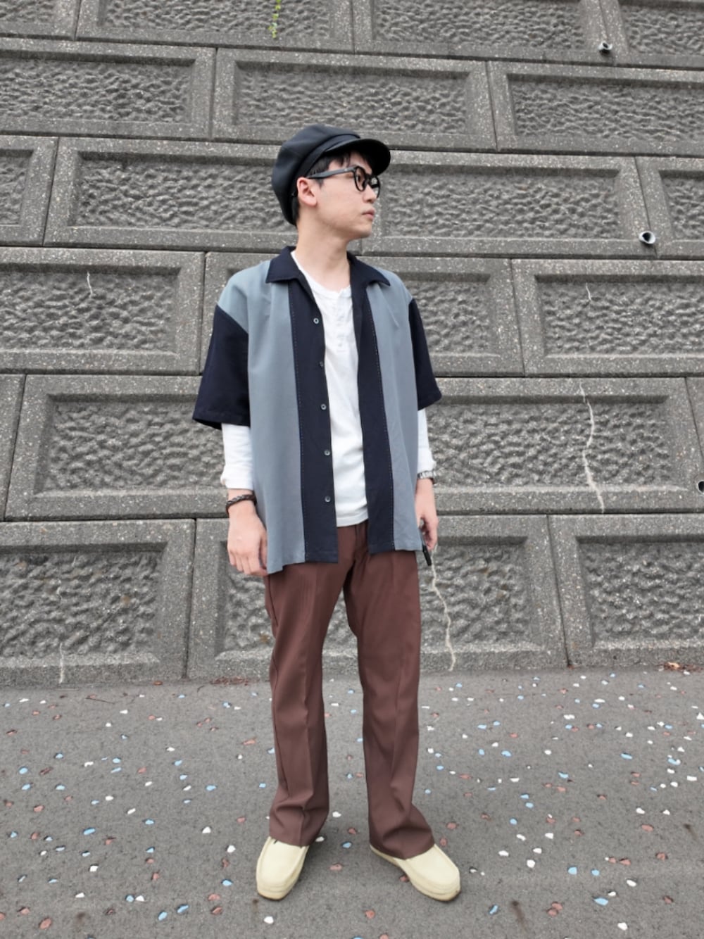 「今日のコーデ、メンズファッション、大人カジュアル、開襟シャツ、ヘンリーネック、ワラビー、クレープソール、キャスケット、竈門炭治郎、炭治郎、ランチャーパンツ、ランチャードレスジーンズ」｜「OVERRIDEのOVERRIDE  PE OXFORD CASQUETTE（キャスケット、ブラック系）」を使った、九条∞(くじょうえいと)さん（メンズ・168cm）の夏コーディネートの1枚目の写真