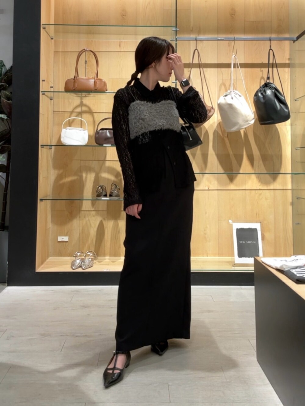 CAPRICIEUX LE'MAGE（カプリシューレマージュ）の「レースシャツ