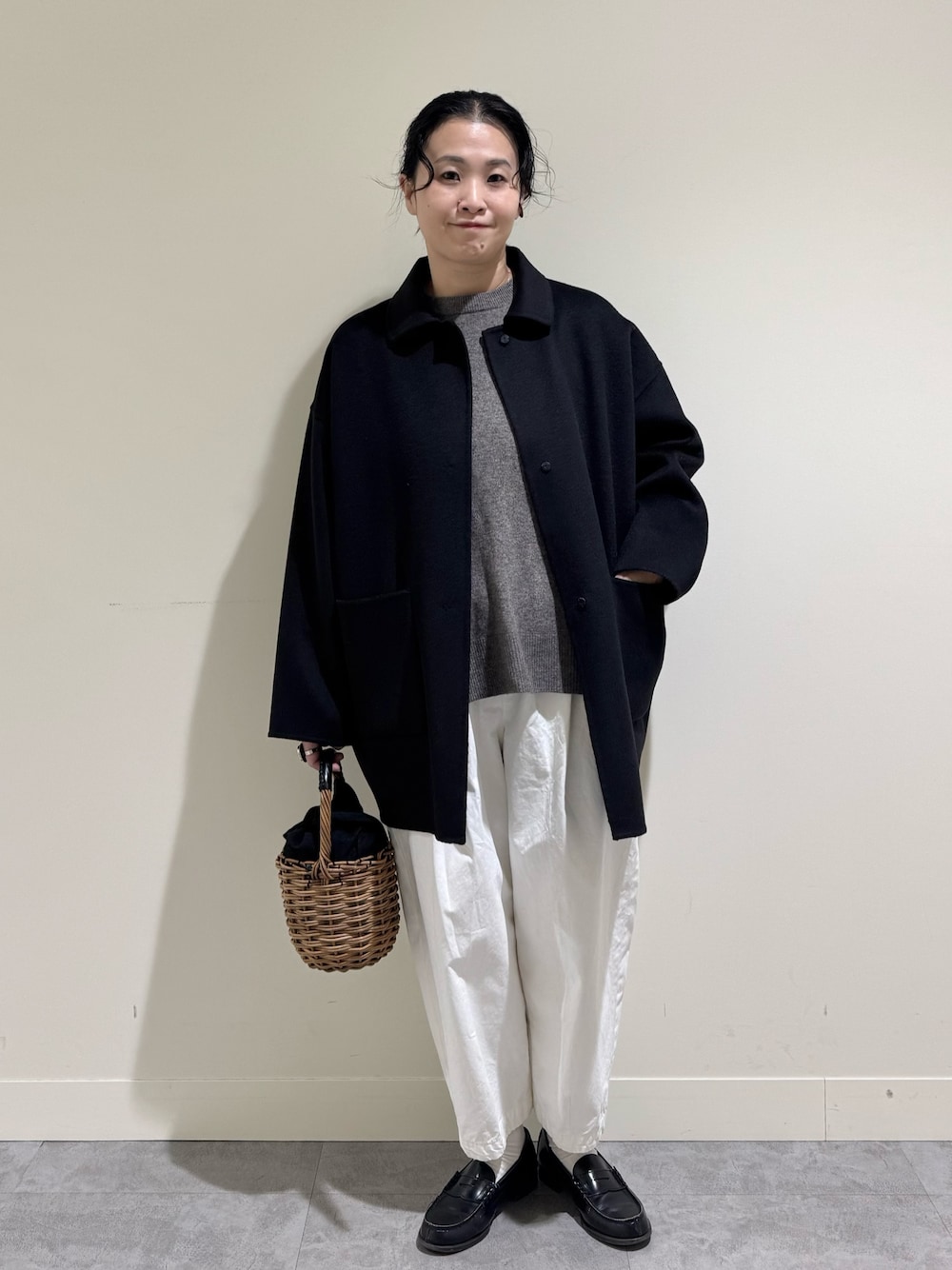 「おでかけコーデ、パンツスタイル、大人女子、楽チンコーデ、今日のコーデ、冬服コーデ、骨格ナチュラル、パンツコーデ」｜「かぐれのウールステンカラーショートコート（ステンカラーコート、ブラック系）」を使った、クボさん（レディース・161cm）の冬コーディネートの1枚目の写真