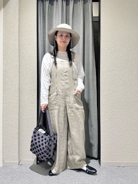 「かぐれ（カグレ）のリネンバッククロスサロペット（サロペット/オーバーオール、グレー系）」を使った、クボさん（レディース・161cm）の春コーディネート