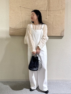 「かぐれ（カグレ）のバッククロスサロペット（サロペット/オーバーオール、ホワイト系）」を使った、クボさん（レディース・161cm）の春コーディネート