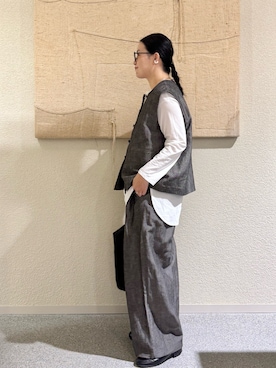 「かぐれ（カグレ）のウールリネンクルーベスト（ベスト、ブラック系）」を使った、クボさん（レディース・161cm）の秋コーディネート