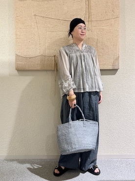 「かぐれ（カグレ）のピグメントダイピンタックブラウス（シャツ/ブラウス、グレー系）」を使った、クボさん（レディース・161cm）の春コーディネート