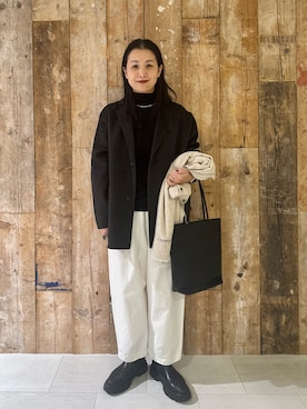 「アイテム（ストール/ショール）」を使った、クボさん（レディース・161cm）の秋コーディネート