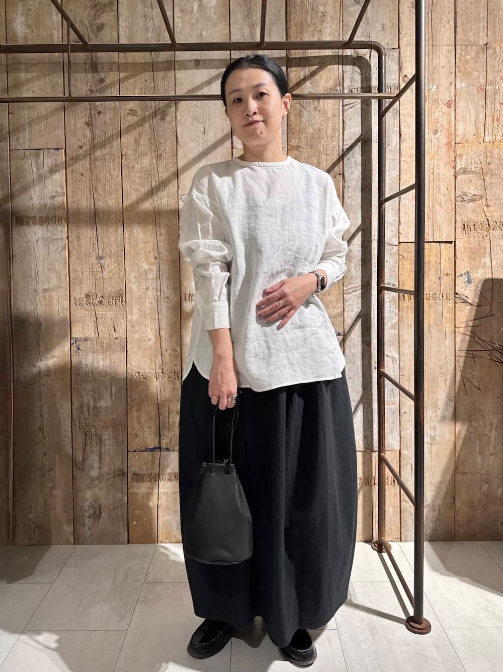 「かぐれ、春コーデ、リネン、newarrival、アラフォー、骨格ナチュラル、イエベ秋、ナチュラル×イエベ秋、40代の着こなし、ナチュラル×着やせ、私の推しデニムスタイル」｜「かぐれの『ユニセックス』デニムカバーオール（カバーオール、ホワイト系）」を使った、クボさん（レディース・161cm）の春コーディネートの1枚目の写真