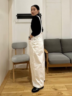「アイテム（オールインワン・サロペット、ホワイト系）」を使った、クボさん（レディース・161cm）の秋コーディネート