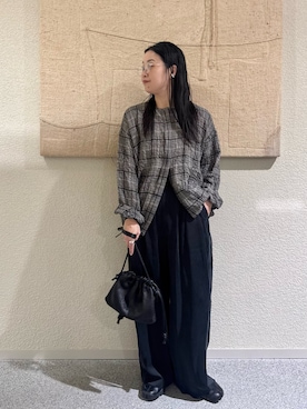 「かぐれ（カグレ）のキュプラストレートパンツ（その他パンツ、ブラック系）」を使った、クボさん（レディース・161cm）の春コーディネート