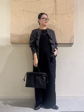 「かぐれ（カグレ）のバッククロスサロペット（サロペット/オーバーオール、ブラック系）」を使った、クボさん（レディース・161cm）の秋コーディネート