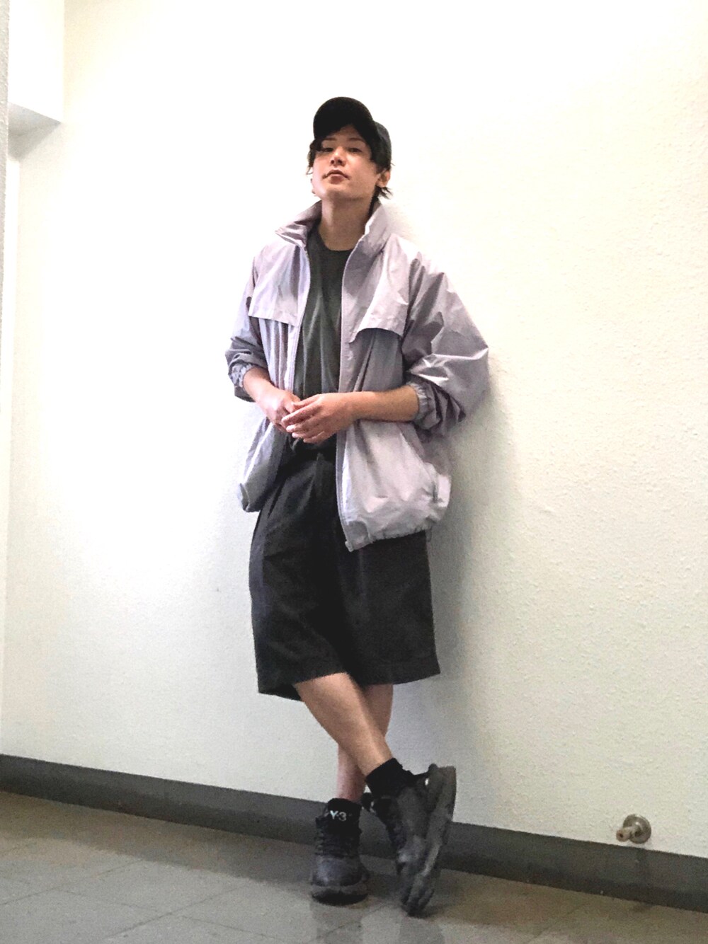「キャップ、ハーフパンツ、ビームス、オトナカジュアル、春コーデ、カジュアル、メンズコーデ、休日スタイル、シンプル、パープル、ブルゾン、UNIQLO、ユニクロ、Y-3、スニーカー」｜「UNIQLOのアイテム（ブルゾン、パープル系）」を使った、joeさん（メンズ・167cm）の春コーディネートの1枚目の写真