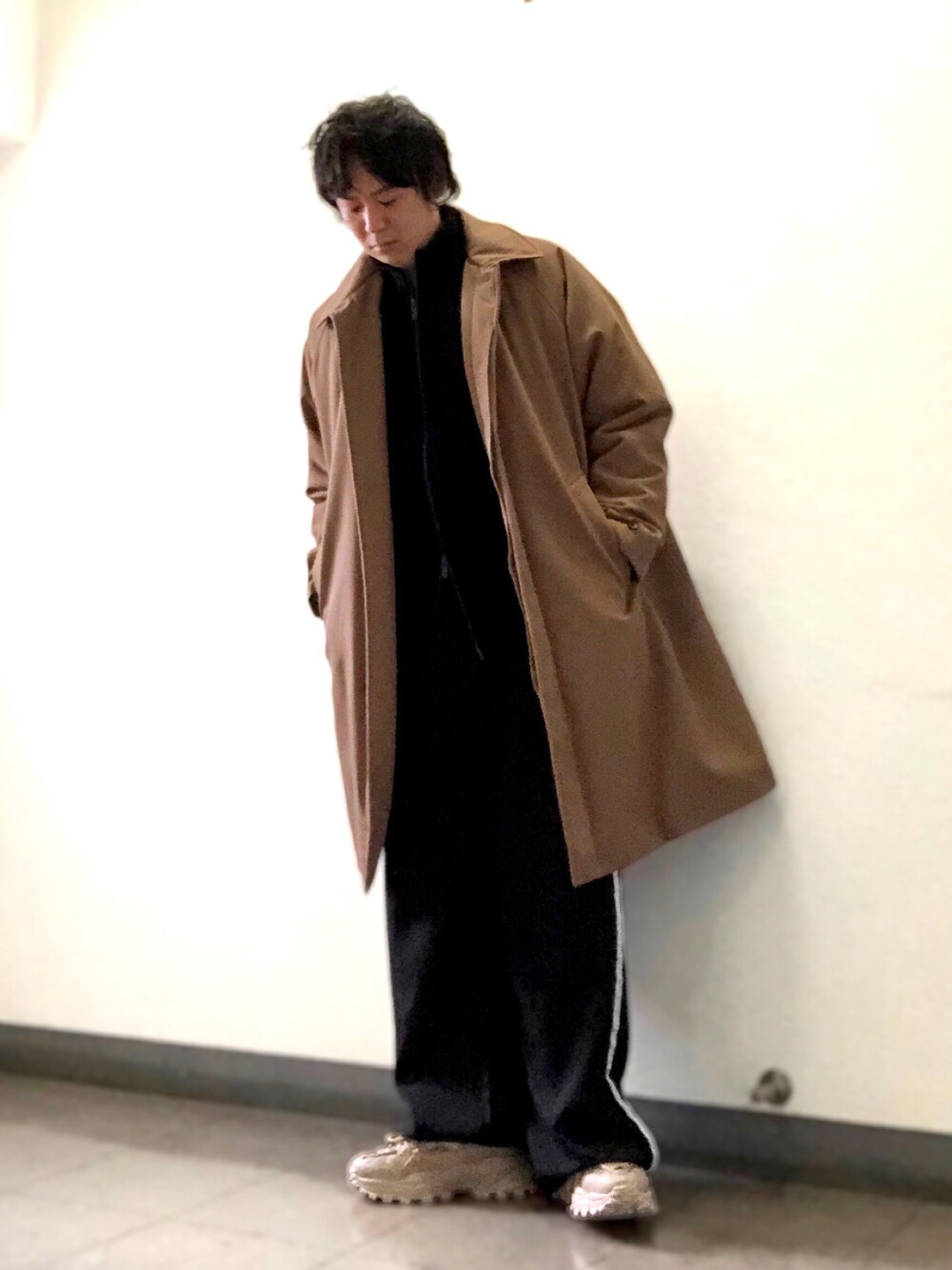 「パデットコート、ドライバーズニット、+J、UNIQLO、ユニクロ、shein、トラックパンツ、シンプルコーデ、冬コーデ、今日のコーデ、スニーカー、休日スタイル、大人コーデ、ゆるコーデ、インスタフォローしてね！」｜「sheinのアイテム（スニーカー、ベージュ系）」を使った、joeさん（メンズ・167cm）の冬コーディネートの1枚目の写真