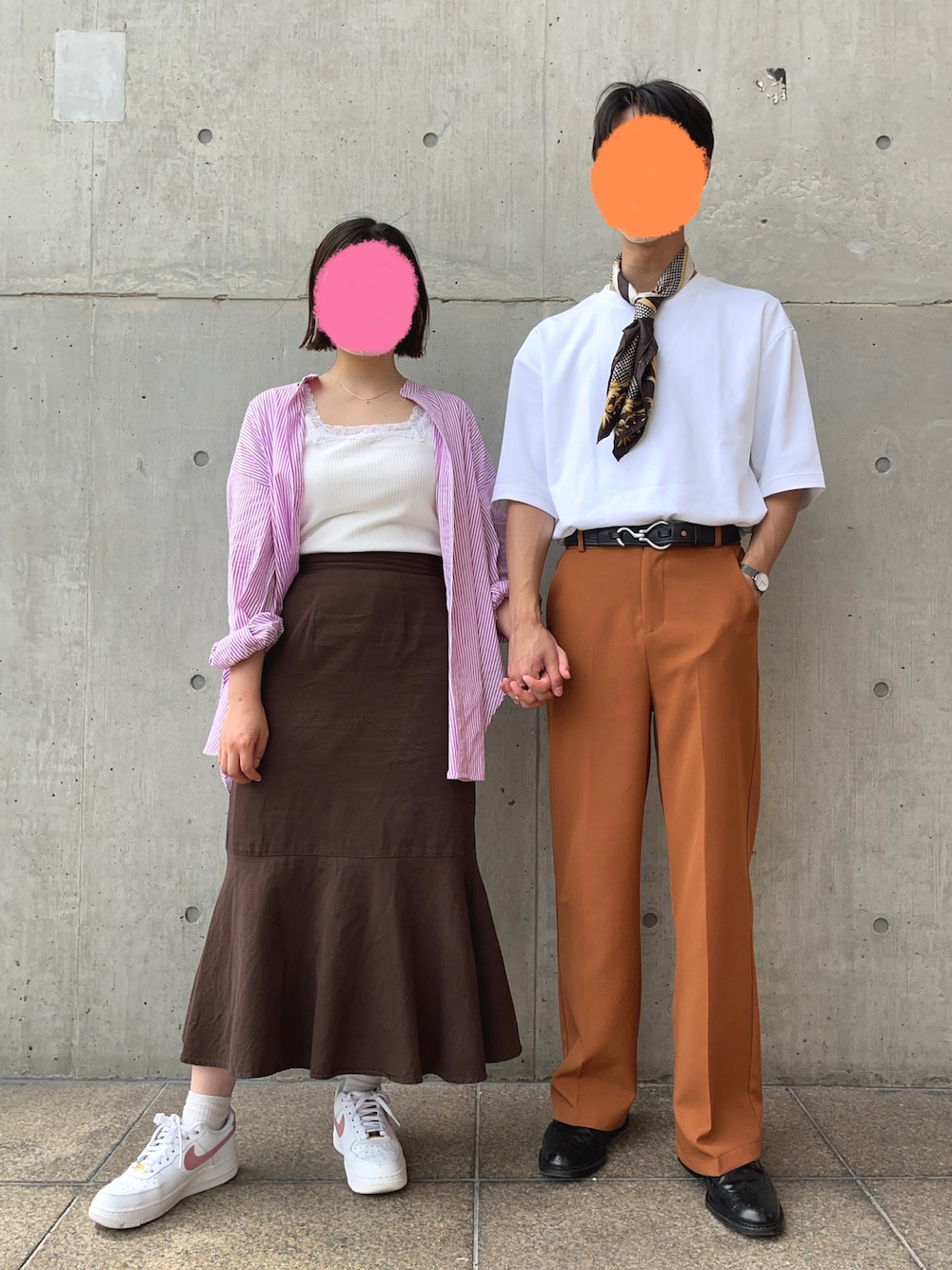 「ストライプシャツ、スカーフ、ストレートパンツ、マーメイドスカート、エアフォースワン、キレイめ、カップルコーデ、夏コーデ、ビッグT」｜「Re:EDITのカットツイルセンタープレスカラースラックス（スラックス、オレンジ系）」を使った、ぺいこさん（メンズ・174cm）の夏コーディネートの1枚目の写真