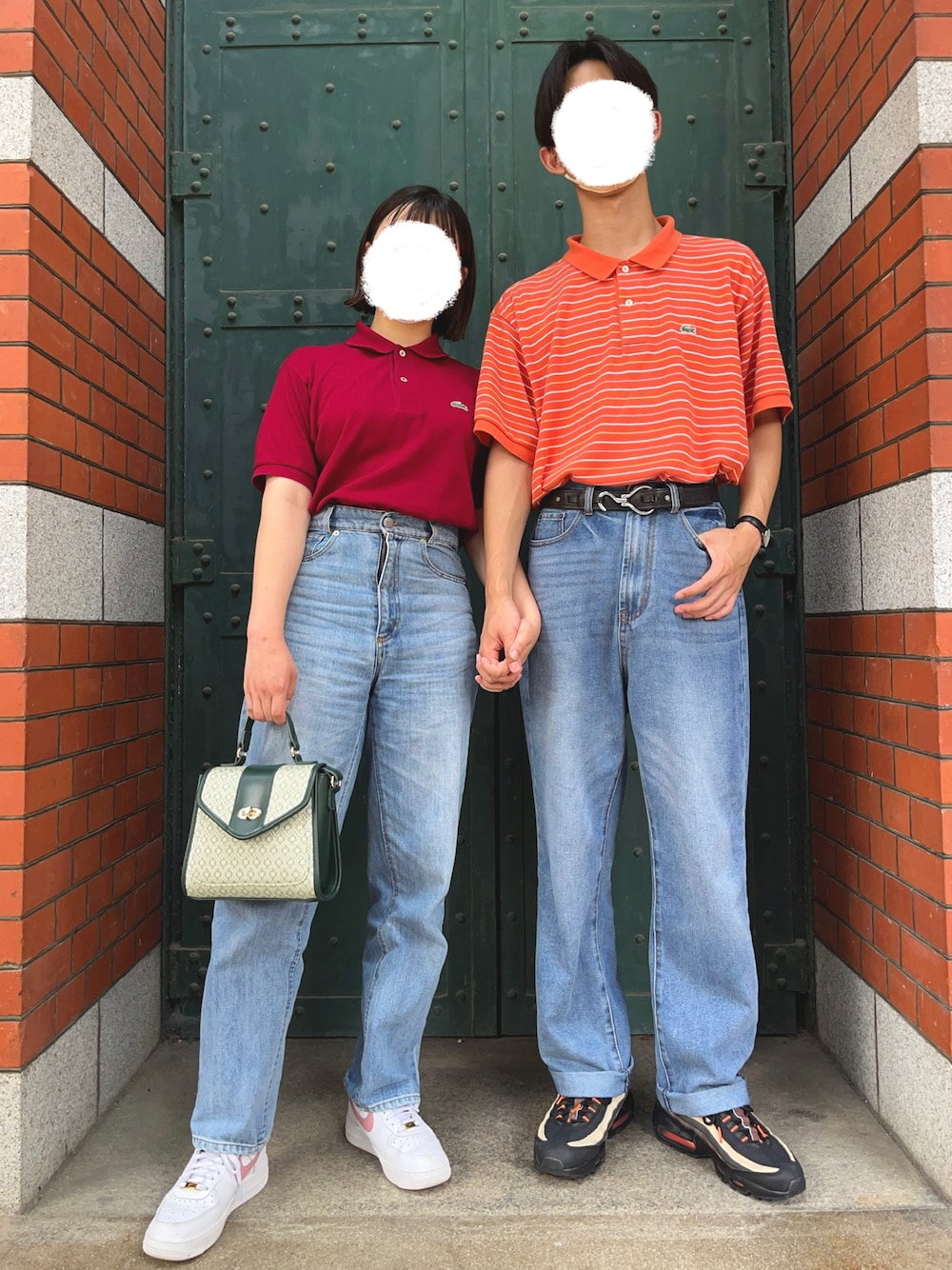 「ポロシャツ、ラコステ、ボーダー、エアマックス95、カップルコーデ、オレンジコーデ」｜「LACOSTEのアイテム（ポロシャツ、オレンジ系）」を使った、ぺいこさん（メンズ・174cm）の夏コーディネートの1枚目の写真