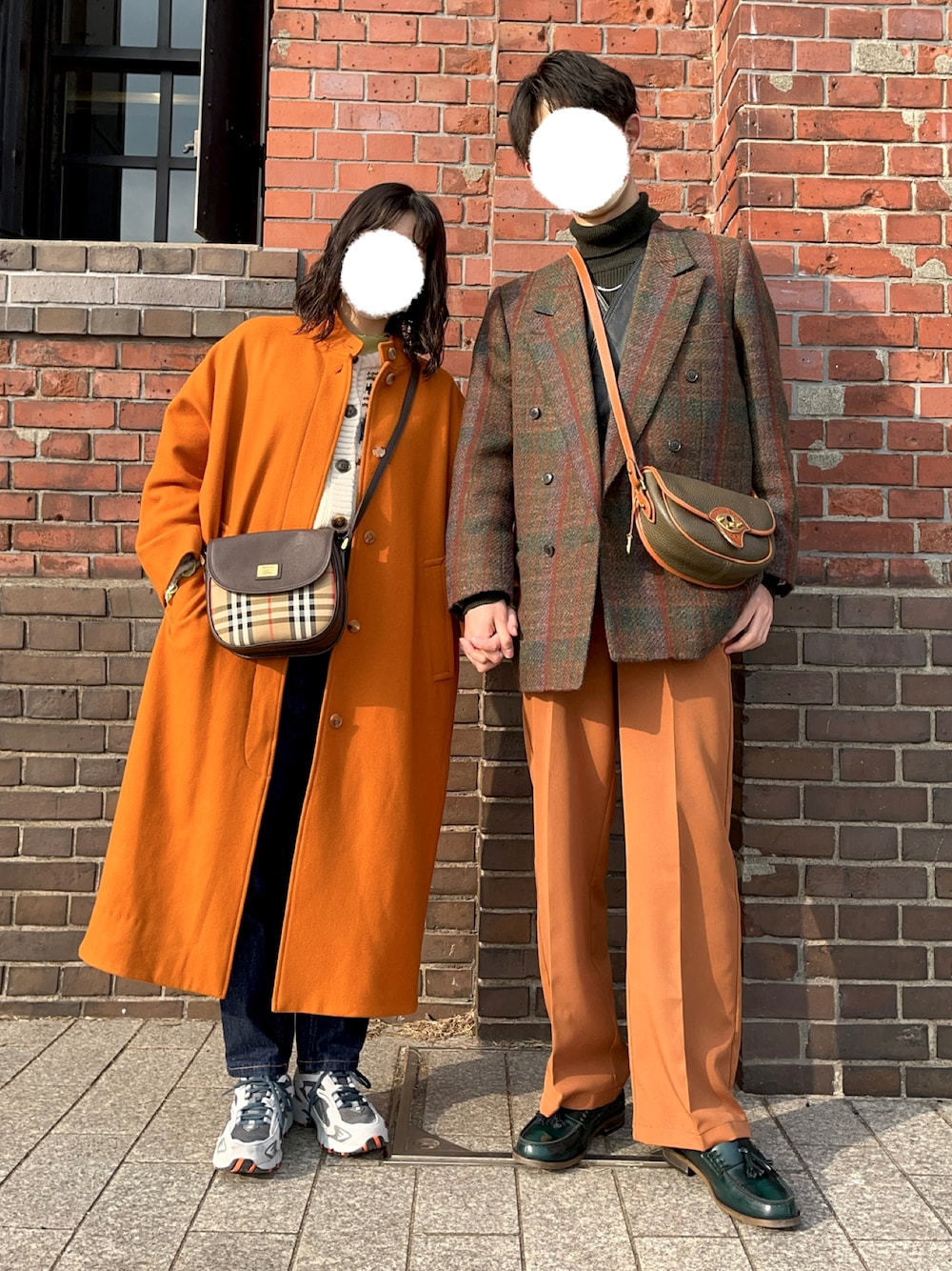 「古着MIX、テーラードジャケット、レザーベスト、カラーパンツ、チェック柄に恋してる、ローファー、dooney&burke、オレンジコート、柄ニット、ニューバランス、burberry、パーマ女子、カップルコーデ、旅行コーデ、ほめられ本命コーデ」｜「HARUTAのアイテム（ローファー、グリーン系）」を使った、ぺいこさん（メンズ・174cm）の冬コーディネートの1枚目の写真