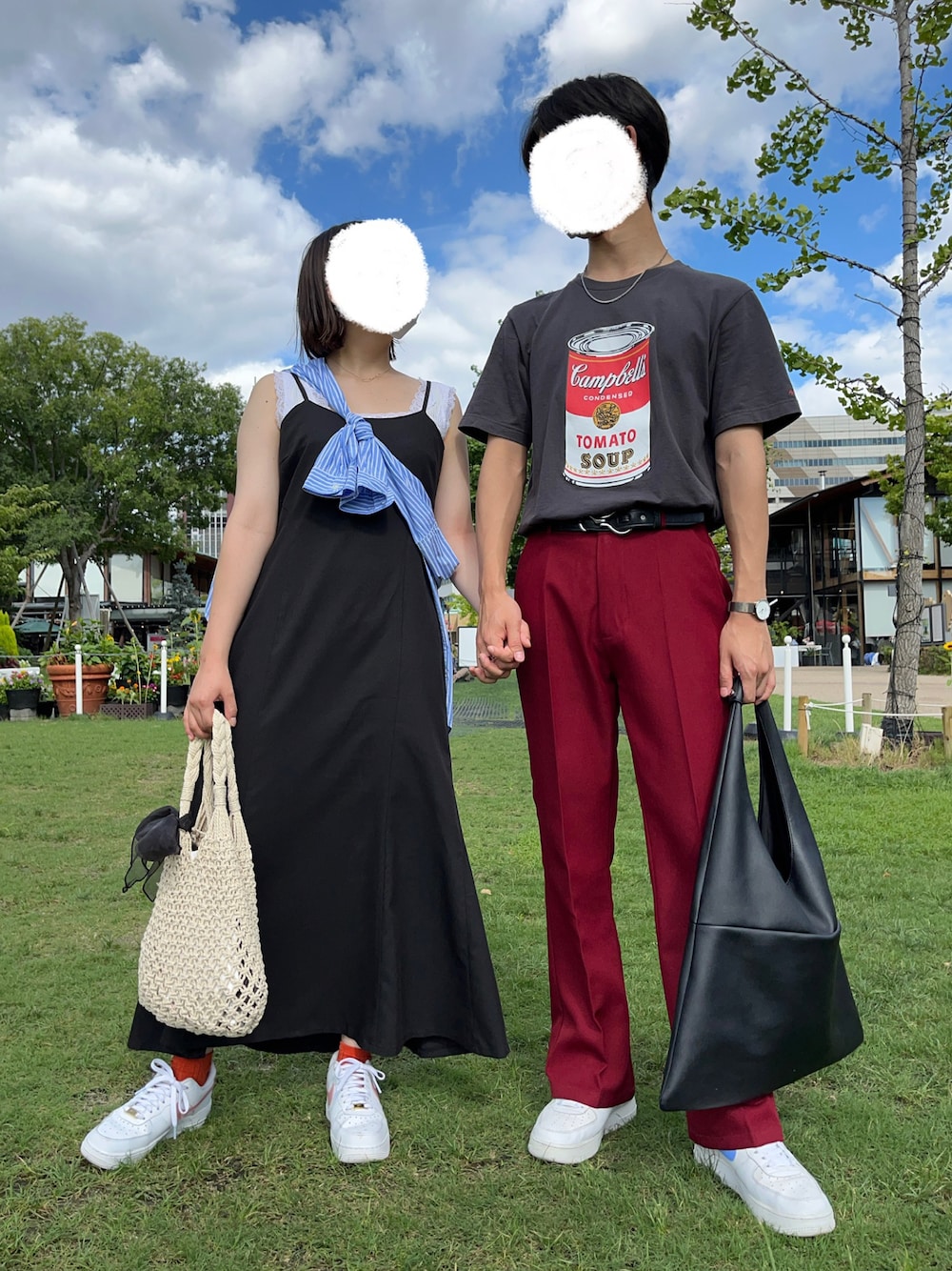 「プチプラ、カラーパンツ、たすき掛け、メッシュバッグ、レザートート、エアフォースワン、ユニクロ、UT、カップルコーデ、アートプリント」｜「ConfirmのConfirm / コンファーム スラックスフレアパンツ（スラックス、レッド系）」を使った、ぺいこさん（メンズ・174cm）の夏コーディネートの1枚目の写真