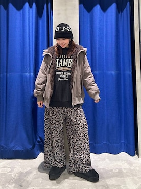 JEANASISのアイテムを使った「ベロアパンツ」の人気ファッション