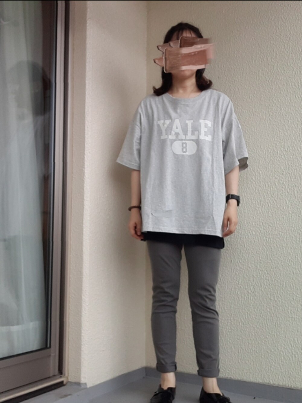 「ロゴT、スキニー」｜「coenのアイテム（Tシャツ/カットソー、グレー系）」を使った、jamさん（レディース・161cm）の夏コーディネートの1枚目の写真